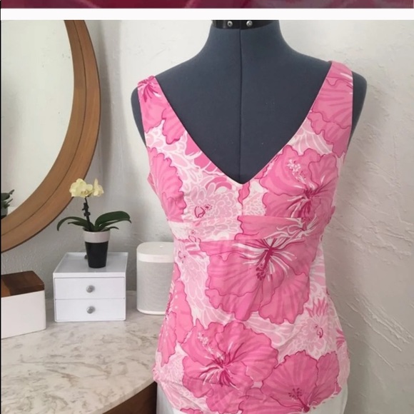 Lilly Pulitzer Tops - Lilly Pulitzer sleeveless top!  Looks great on.